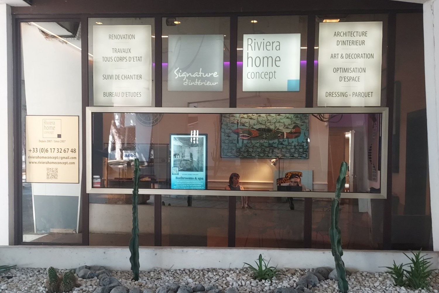 Vitrine du showroom Signature d'intérieur et Riviera Home Concept, Marina Baie des Anges