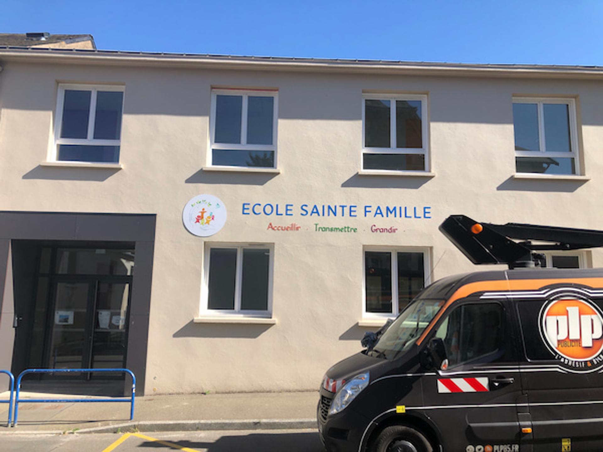 PrésentationEcoleSteFamilleEcole Ste Famille