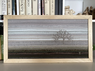 alt="tableau en textile de l'artiste Sophie Corruble représentant la plaine d'Alsace dans le brouillard "