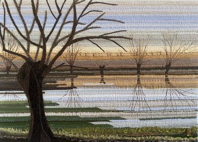 alt="tableau en textile de l'artiste Sophie Corruble représentant le marais inondé en bord de Seine à Quevillon""
