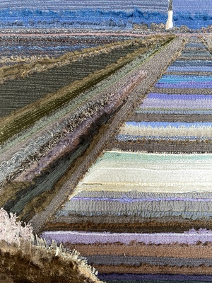 alt="détail d'un tableau de Sophie Corruble représentant un marais salant sous la lune"