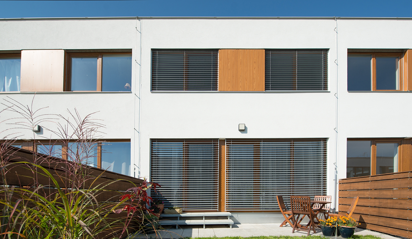 Brise-soleil orientable à lames T offrant un design contemporain