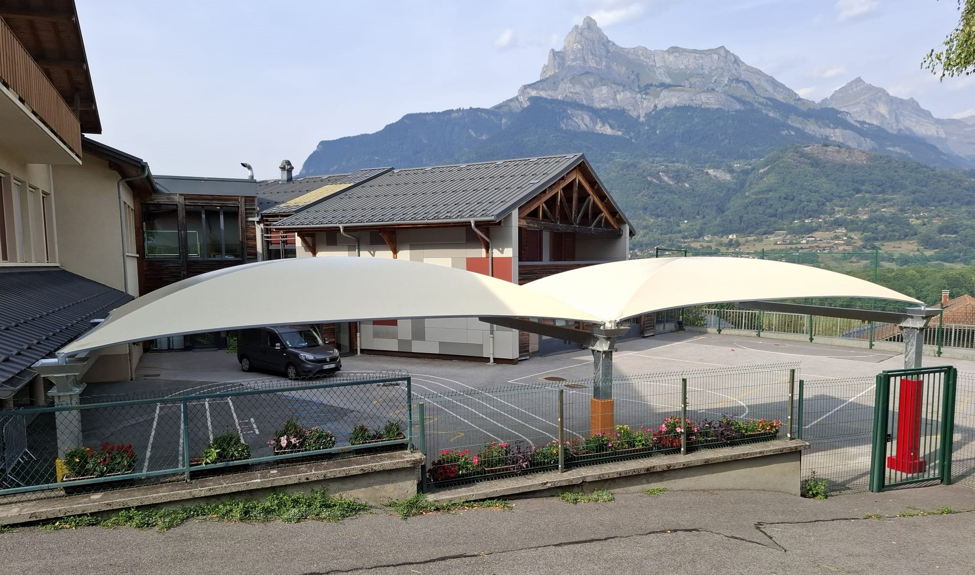 Abris solaire à Domancy en Haute-Savoie