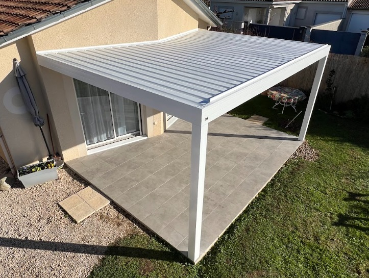 Pergola sur mesure avec un angle spécifique