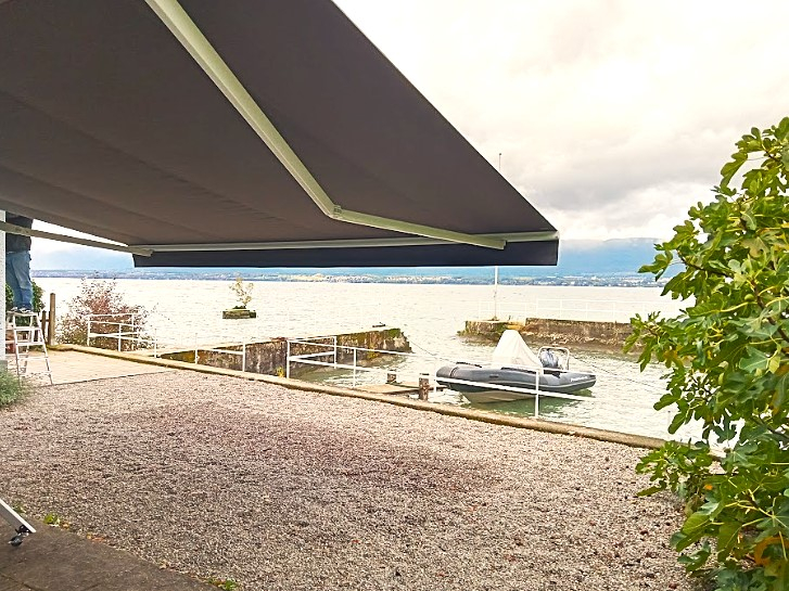 Store coffre à Chens-sur-Léman, de la marque Schenker en Haute-Savoie – protection solaire performante