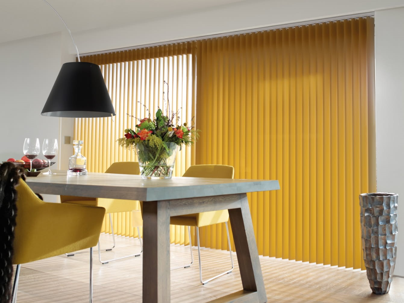 Store intérieur californien à bandes verticales – store intérieur en Haute-Savoie