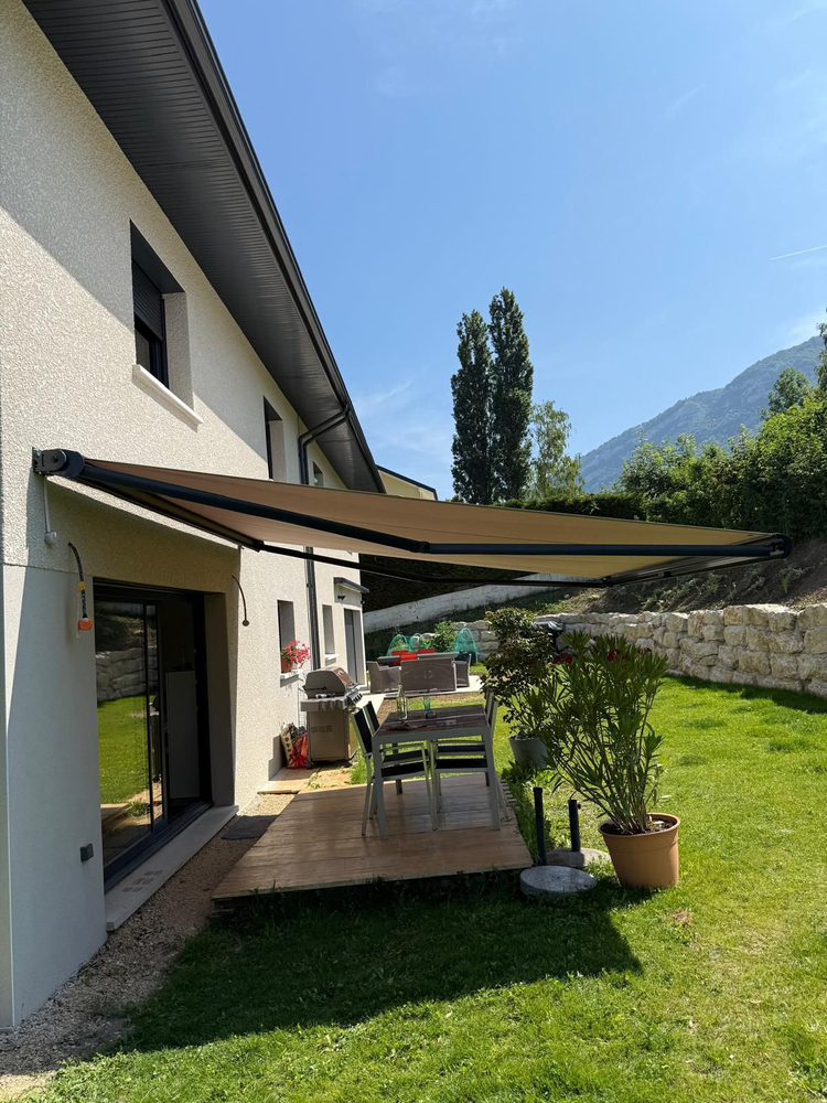store extérieur posé sous balcon thonon ou annemasse 