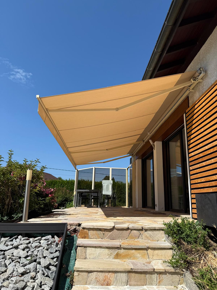 STORE BANNE LA ROCHE SUR FORON