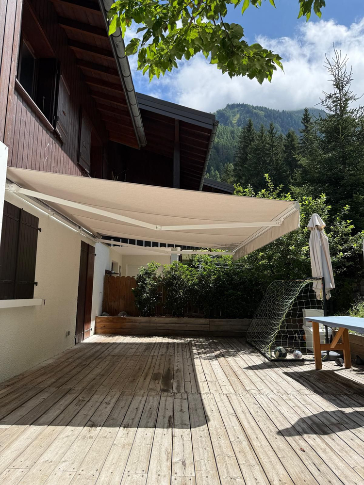 store extérieur posé sous balcon thonon ou annemasse 