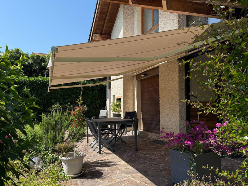 Store extérieur banne pour balcon haute savoie