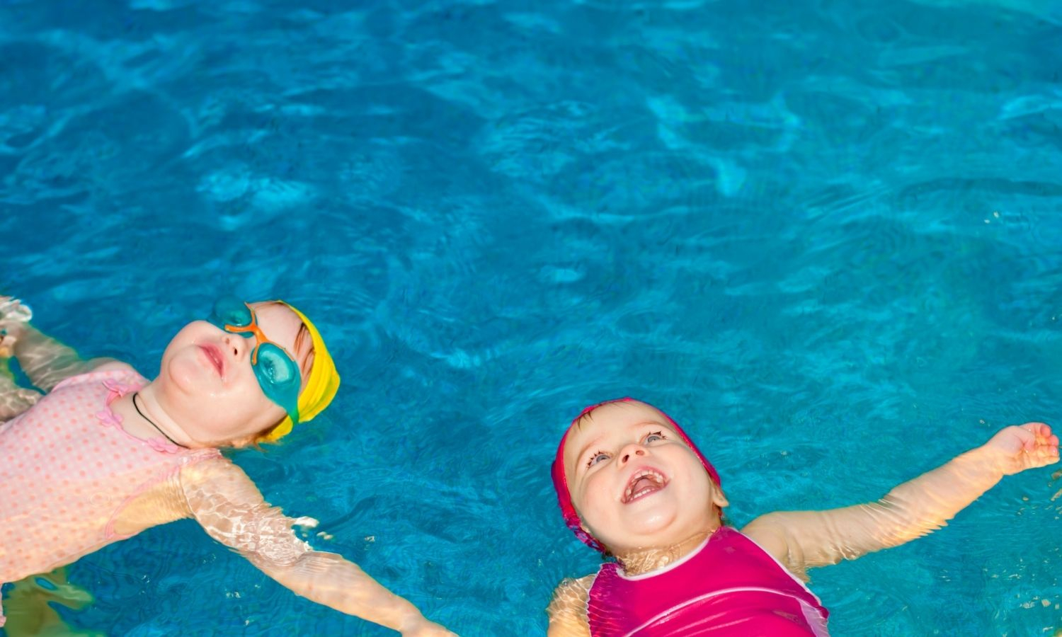 Cours bébés nageurs à Servian : renforcer le lien parent-enfant