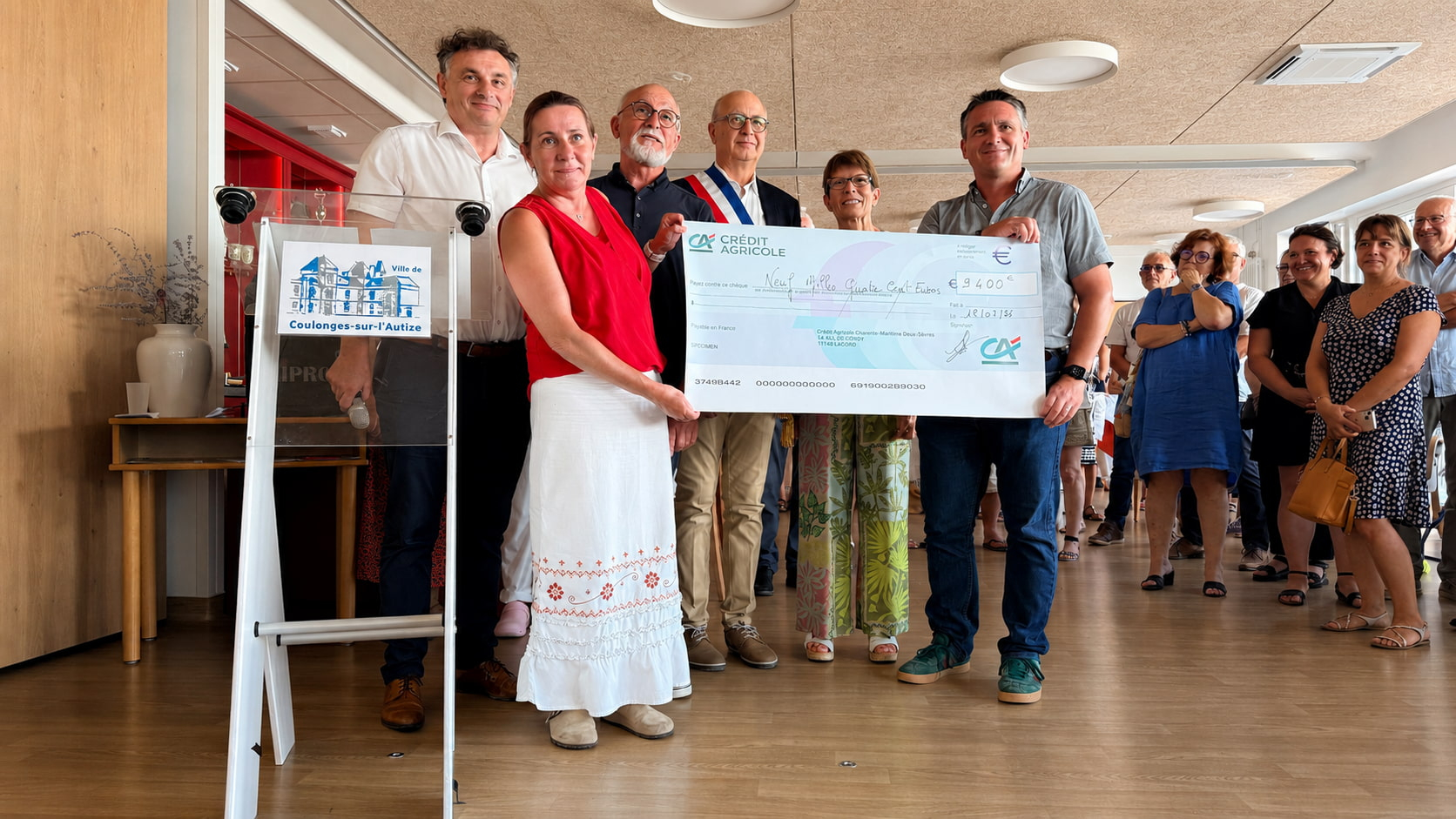 Photo inauguration Bistrot d'Aliénor (remise du chèque du Crédit Agricole par MM. Nicolas Dubois, Camille Plaize et Patrick Sauvaget) - 9