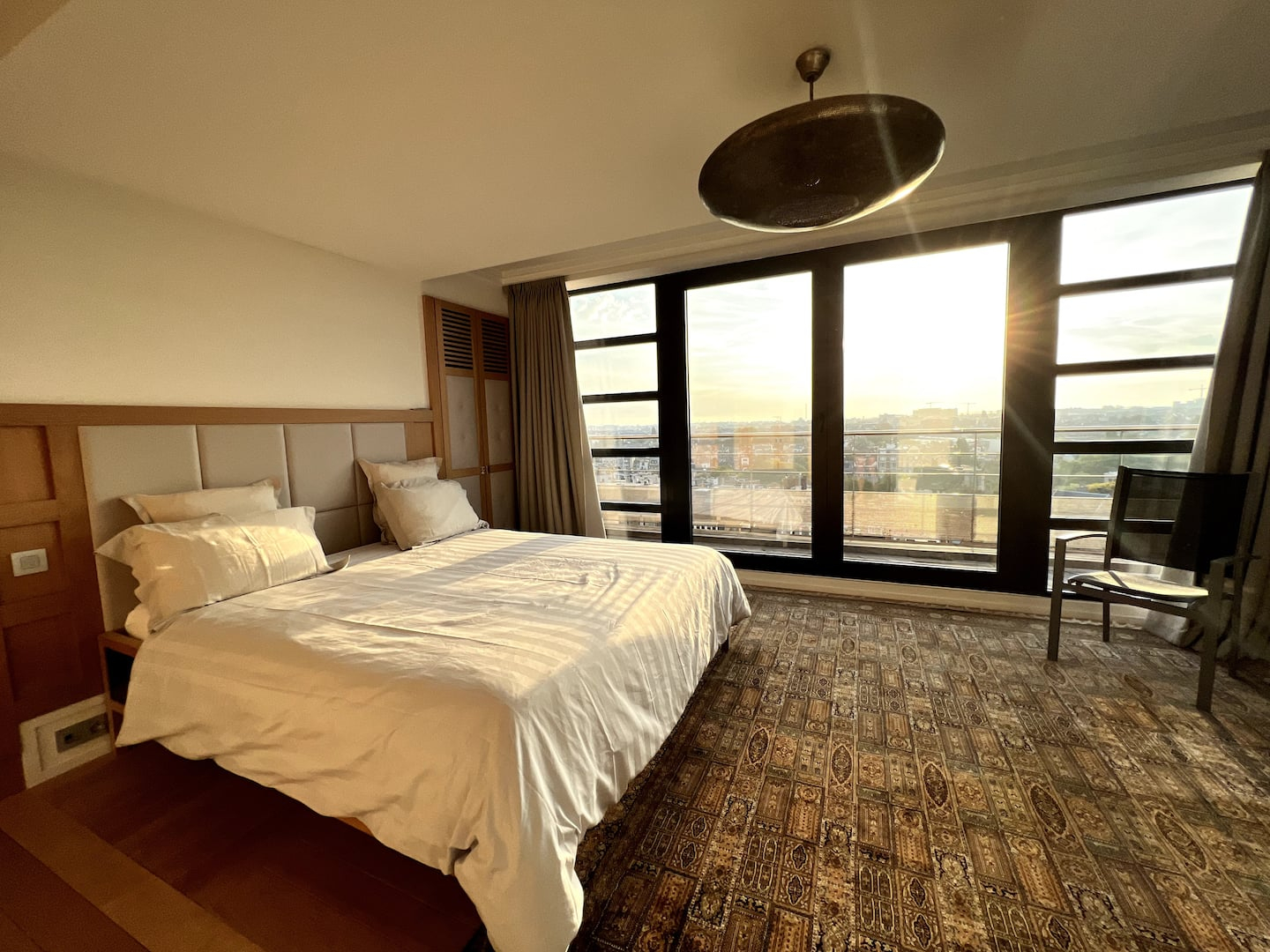 Deuxième chambre baignée de soleil
